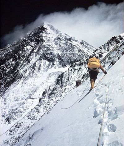 climbing everest mount